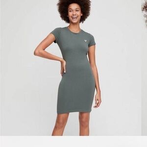 Aritizia TNA Hayeswater -t shirt dress in sage green . Large